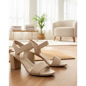 Naturalizer Nxtgen Trace Sandal Womens Sz 10 Flexible Adj. Block Heel Beige